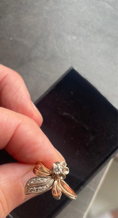 Золотое кольцо с бриллиантами