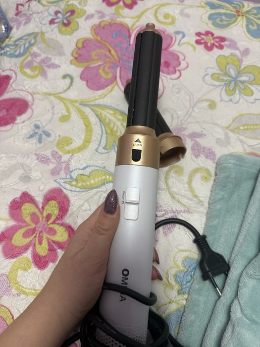 Уред тип dyson за къдрици