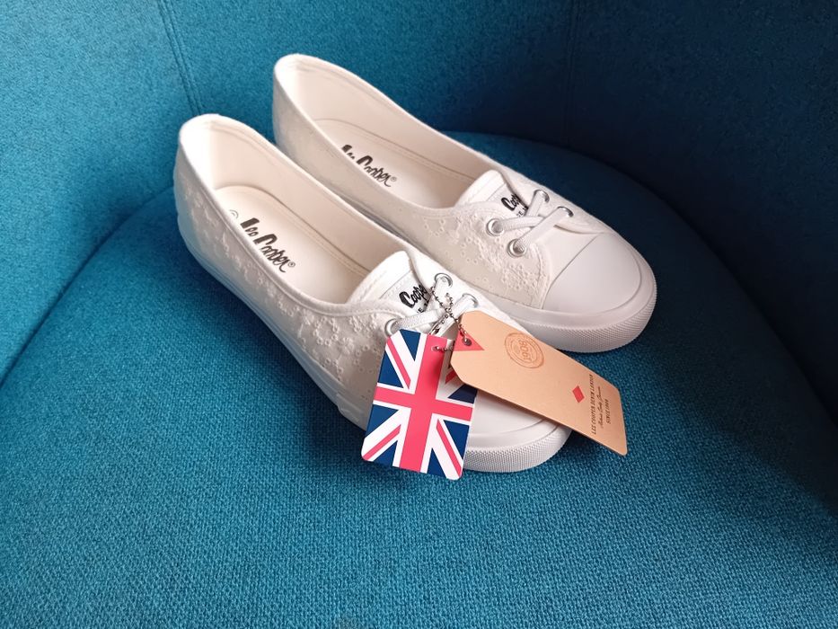 Чисто нови кецове Lee Cooper.