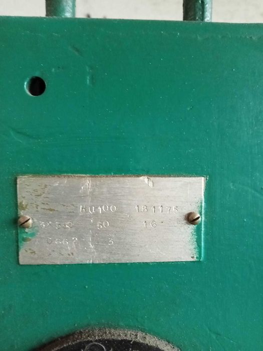 Masina de rectificat rotund RU100x500