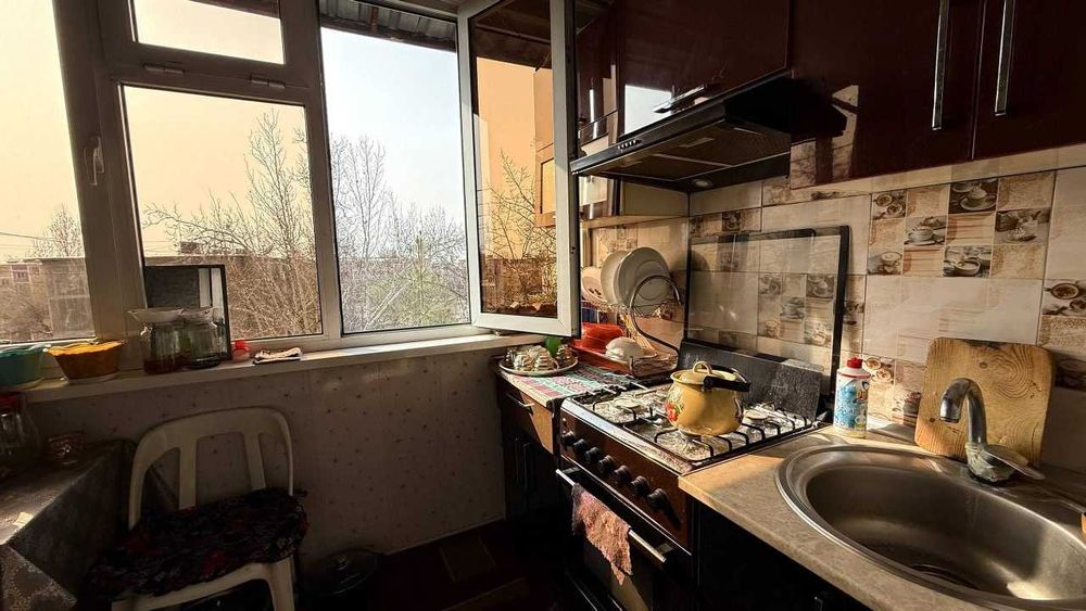 Киргили  Дружба 4 қаватда 2 хонали квартира сотилади. ID: 1880