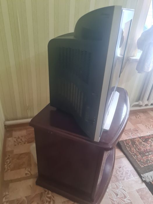 Продам телевизор, диван, холодильник