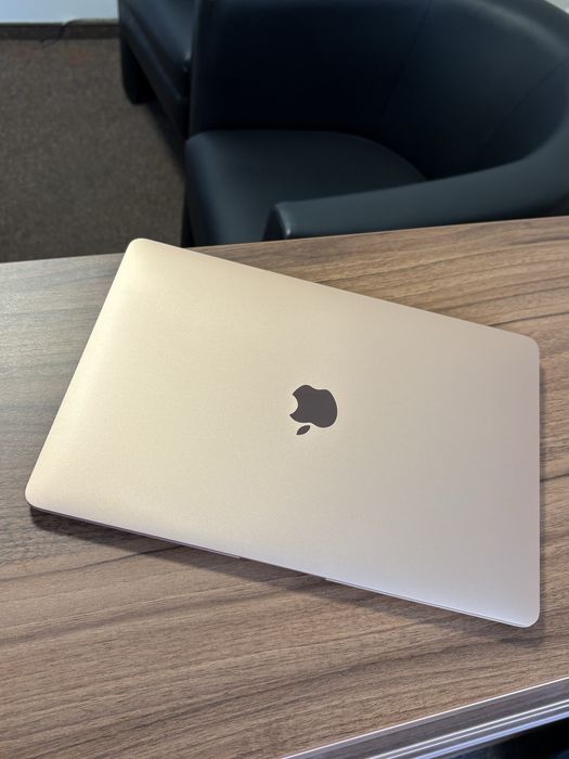 MacBook Air 13-inch/ Apple M1 / 8 GB RAM/ 256 GB / Ca nou