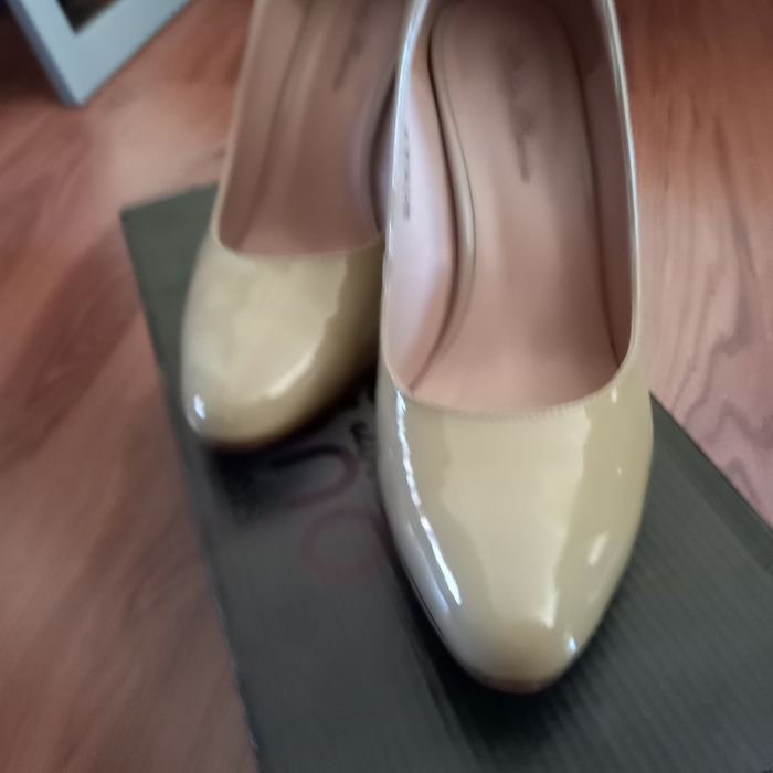 Продаются туфли б/у на каблуке