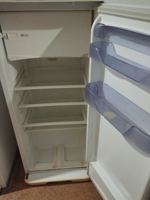 Продам старый холодильник