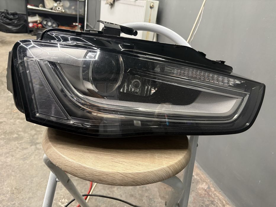 Far dreapta  audi a4 b8