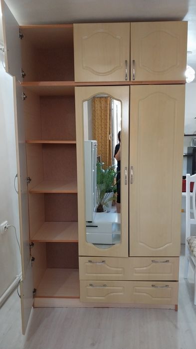 Продаётся шкаф распашной