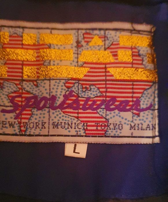 Спортно,  мъжко яке, подходящо и за зимата.