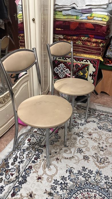 Ковер бу отдам за 5000 и стулья