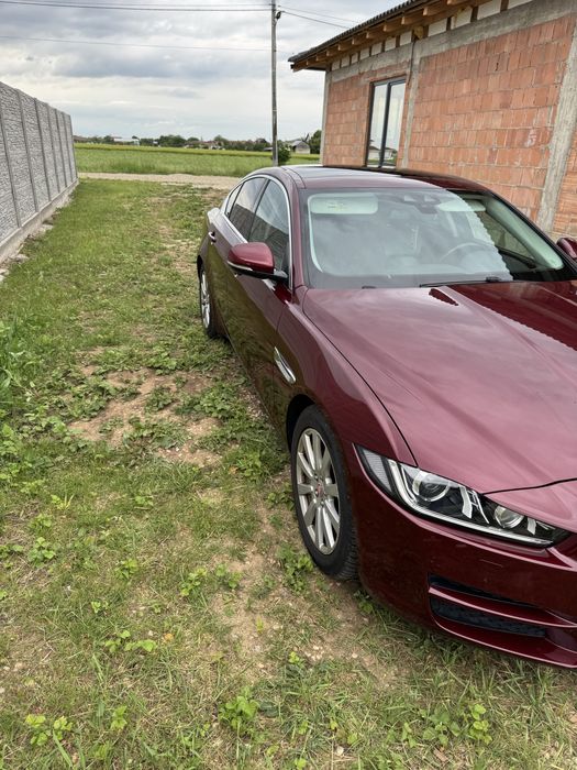 Jaguar Xe 2.0 D 180 Prestige