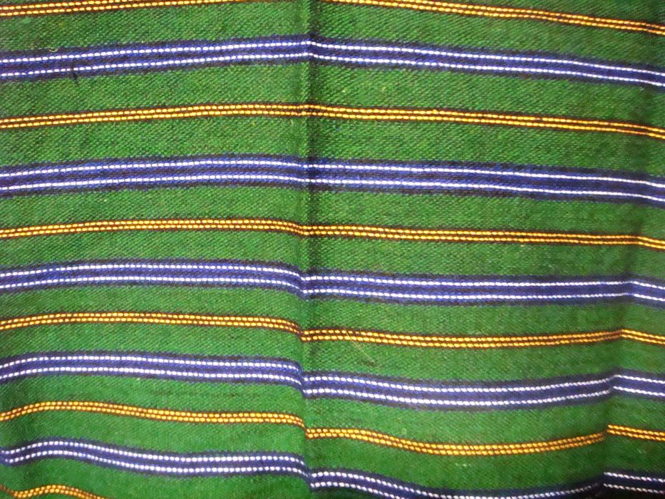 Продавам 5 неупотребявани,ръчно тъкани,вълнени покривки