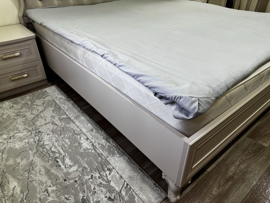 Продаю кровать с 2 тумбочками Мокко