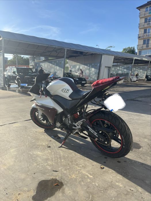 Yamaha YZF-R125 2011