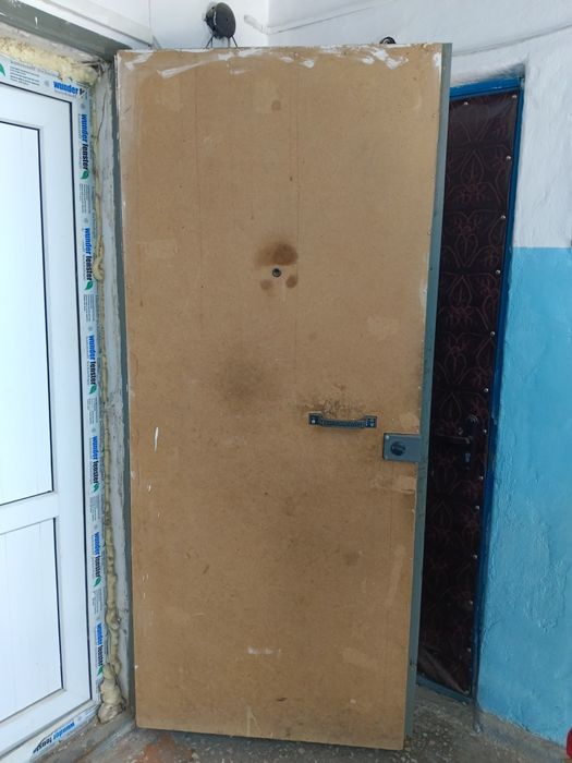 Дверь входная железная