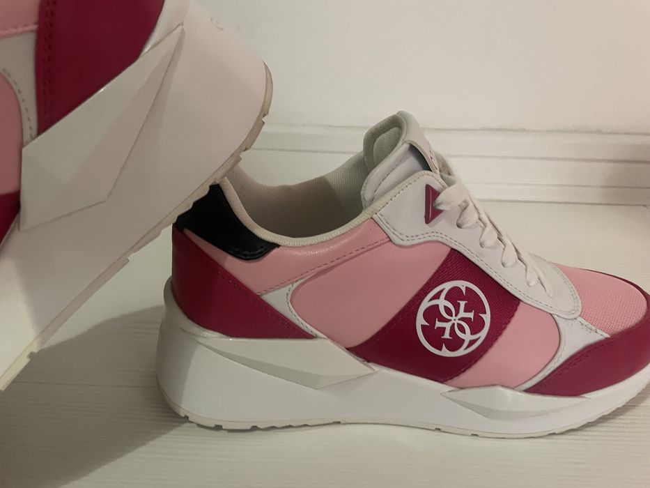 Сникерси на Guess