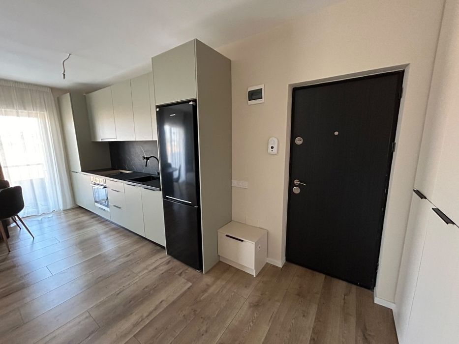 Închiriez apartament / 2 camere / NOU / etaj 1 / loc de parcare /