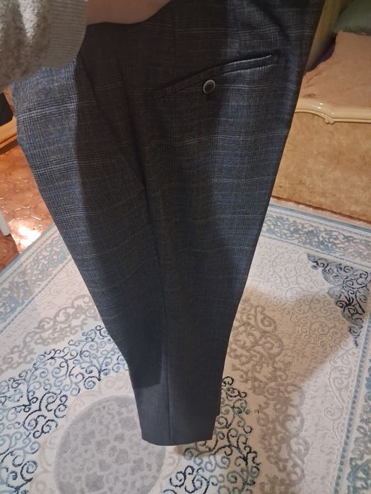 Продам костюм тройка с галстуком