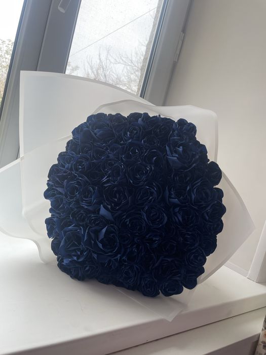 Розы из атласных лент