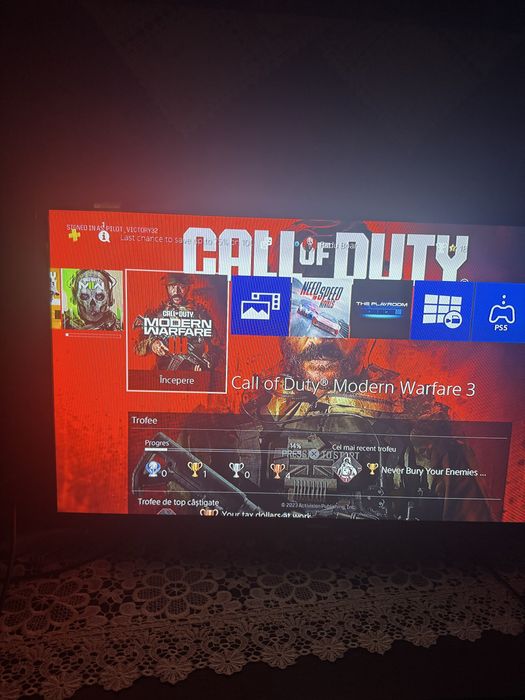 Vand consola ps4 500 gb si laptop acer sau schimb cu laptop gaming