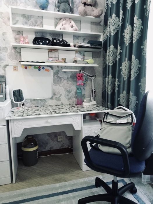 Продам гарнитур для девочки !!