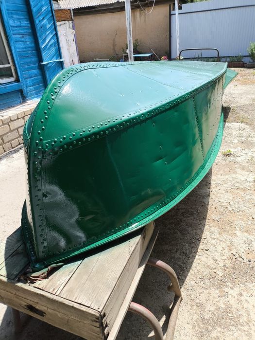 Лодка казанка с буями.