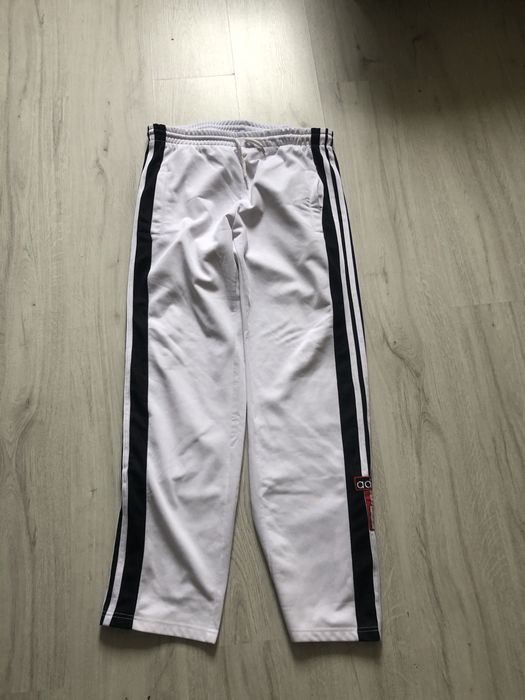 Pantaloni adidas unisex cu nasturi