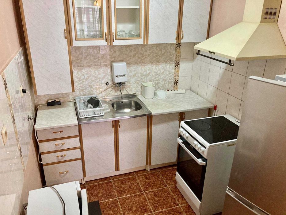 Дава се под наем Двустаен апартамент в Бургас, Изгрев - 60 кв.м за 229.5 € - Снимка #2