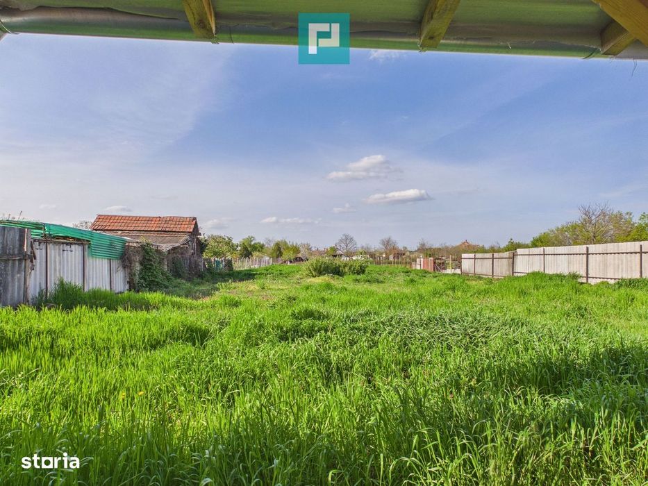 Casă renovată 4 camere si 1452 mp teren în Bătania