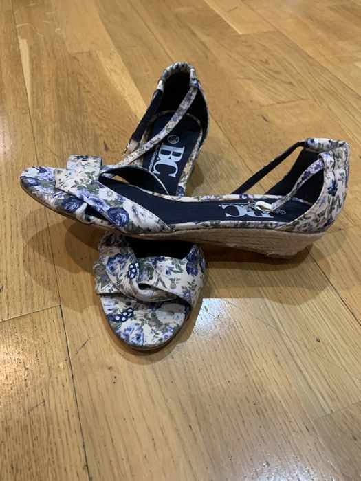 Босоножки из текстиля