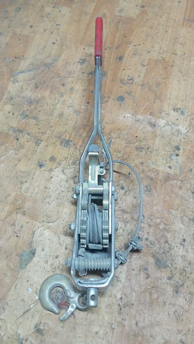 Продам лебёдку не дорого