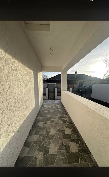 Casa moderna 3dormitoare,curte spatioasa-Navodari