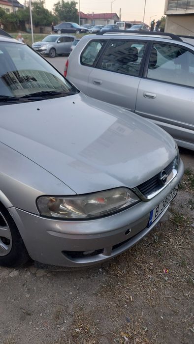 Продавам Опел Вектра