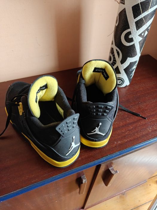 Jordan 4 thunder