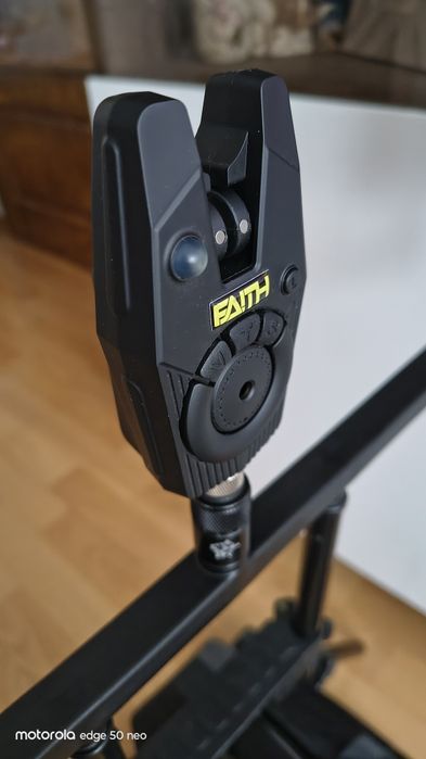 Шаранджийска стойка и 3+1 сигнализатора със станция