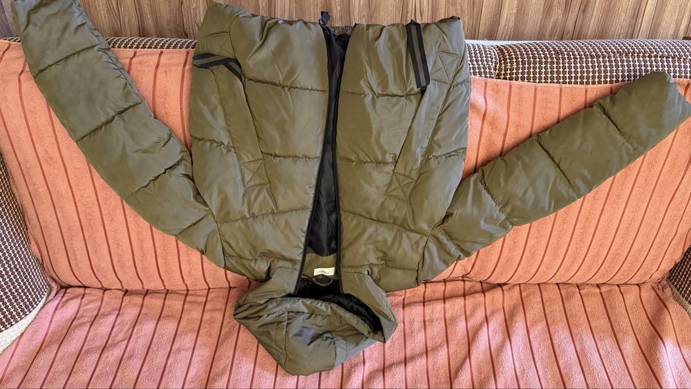 Продам зимнюю куртку, размер L, цена 500 000 сум