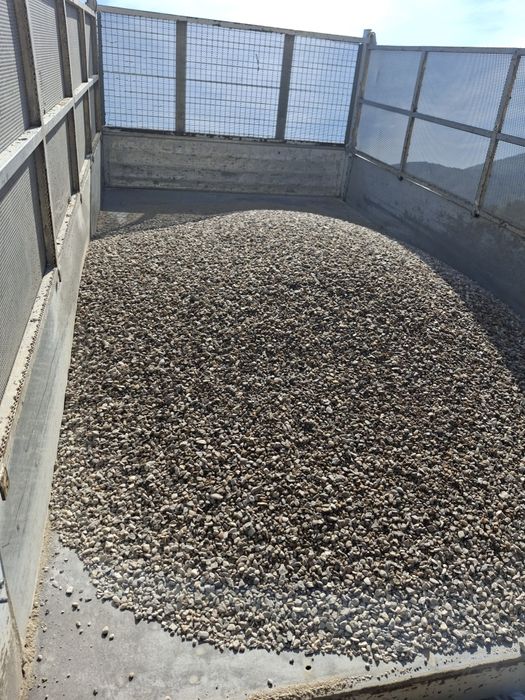 Доставка на инертни материали и бетон