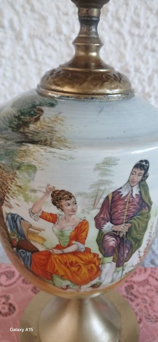 Ръчно рисувана настолна лампа