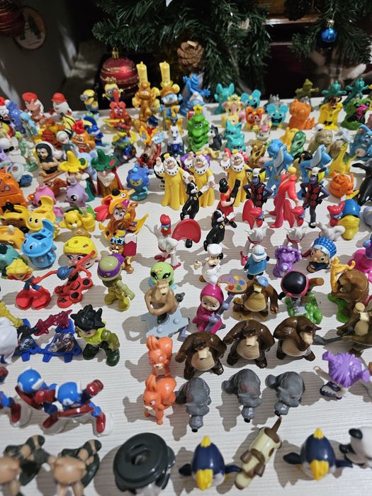 Продам киндер игрушки