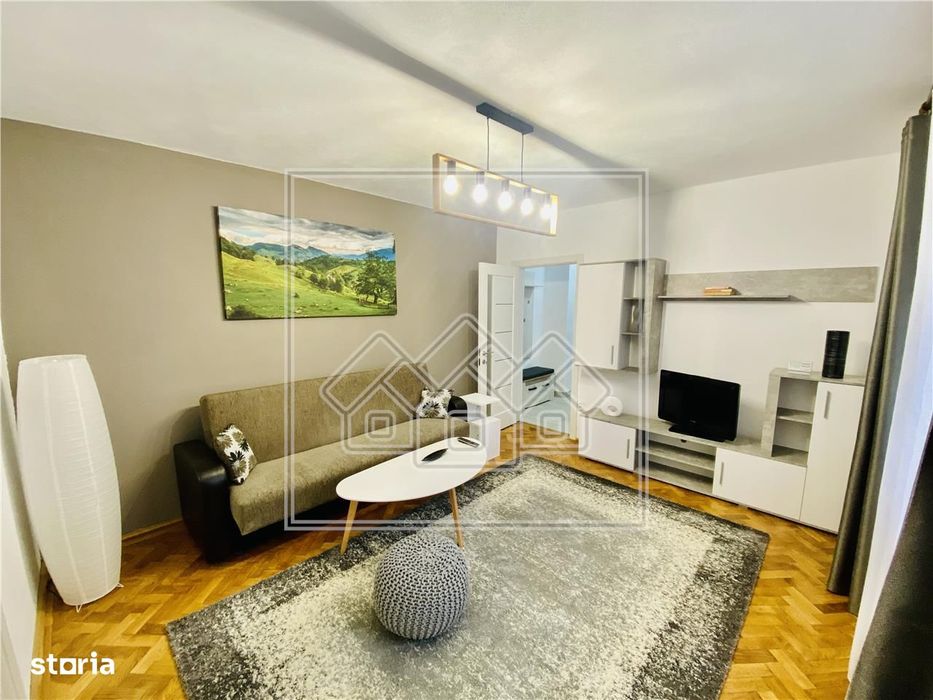 Ap. renovat, cu 2 camere si balcon, Zona Cedonia