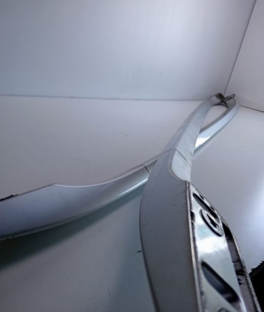 Bara longitudinala  stanga + dreapta break Toyota Avensis a 2-a gener