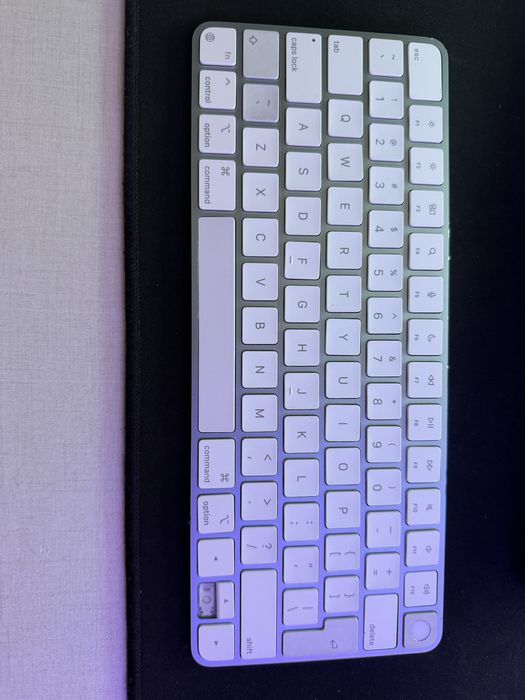 Magic Keyboard с touch id използвана