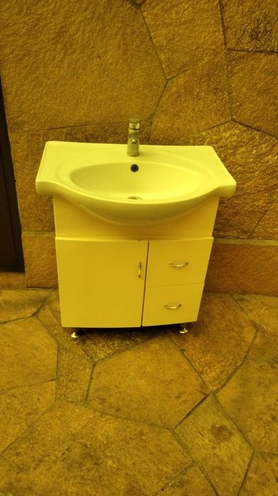 Продам тумбу с раковиной