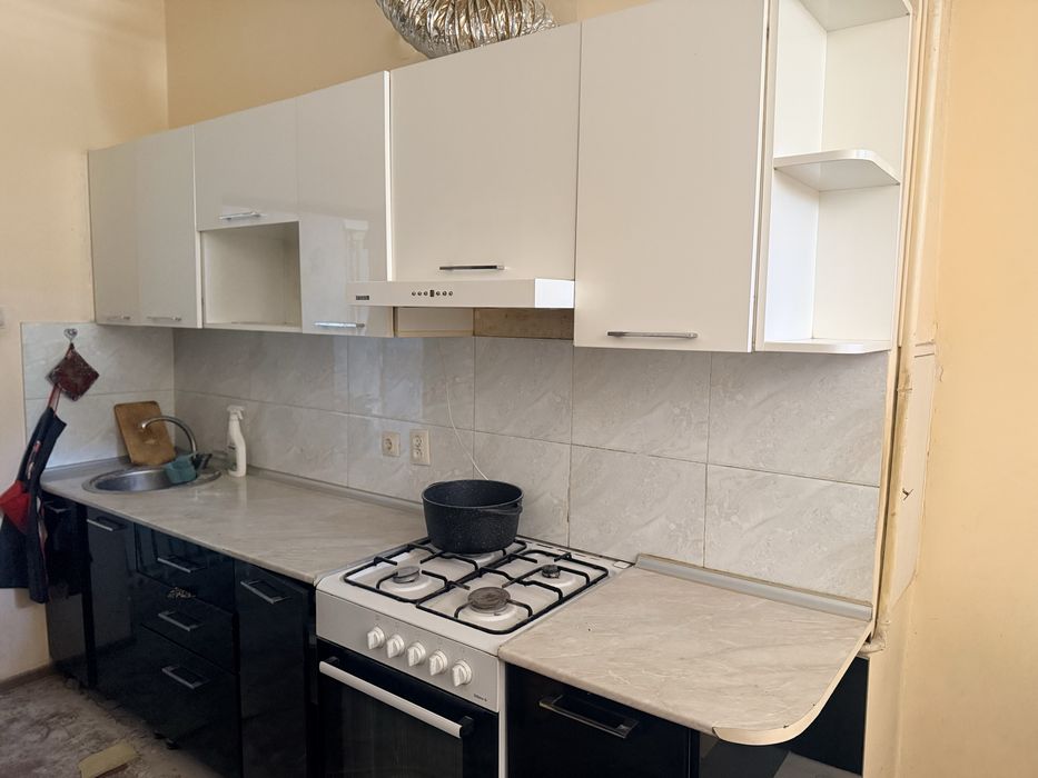 Kuxinniy mebel 2.40 metrli sifati yahshi akrildan qilingan