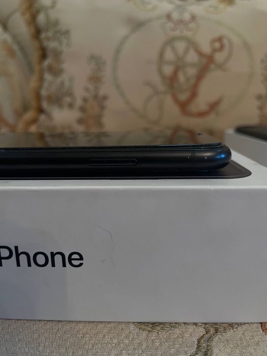 Iphone Xr продам 64гб 100акб