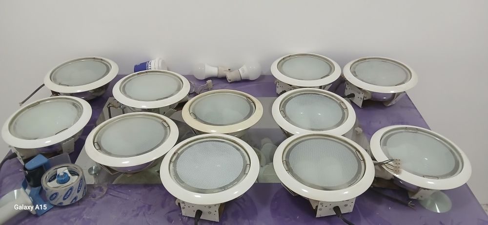 Plafoane tavan cu becuri incluse