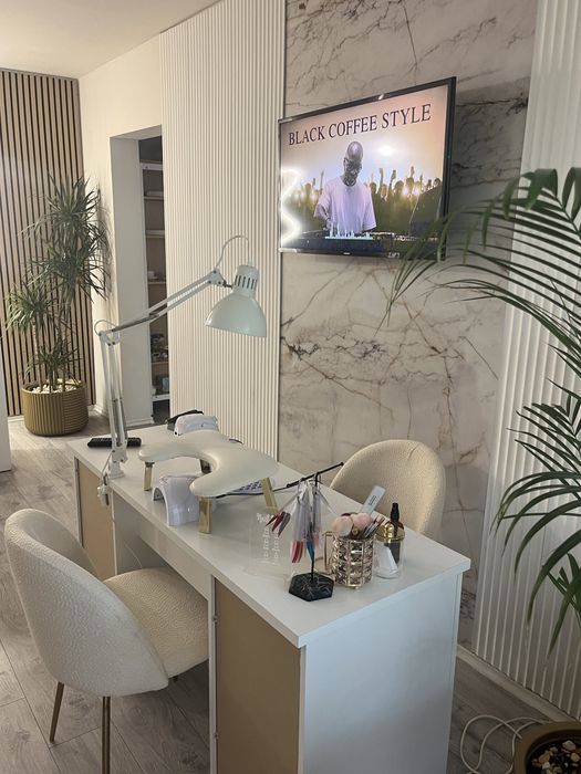 Vând Afacerea Salon Palm Beauty