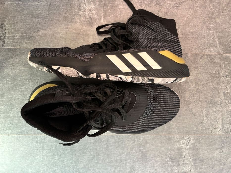 Мъжки баскетболни кецове Adidas