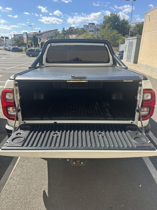 Vand Toyota Hilux Invincible 2,8 204 CP