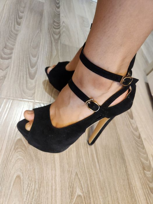 Neylon foto galereyasida oyoq fetishlari