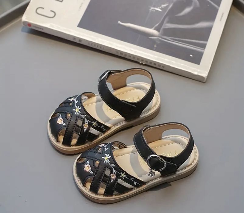 Детски сандали